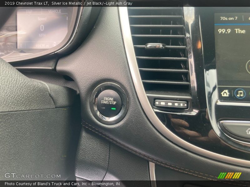 Silver Ice Metallic / Jet Black/­Light Ash Gray 2019 Chevrolet Trax LT