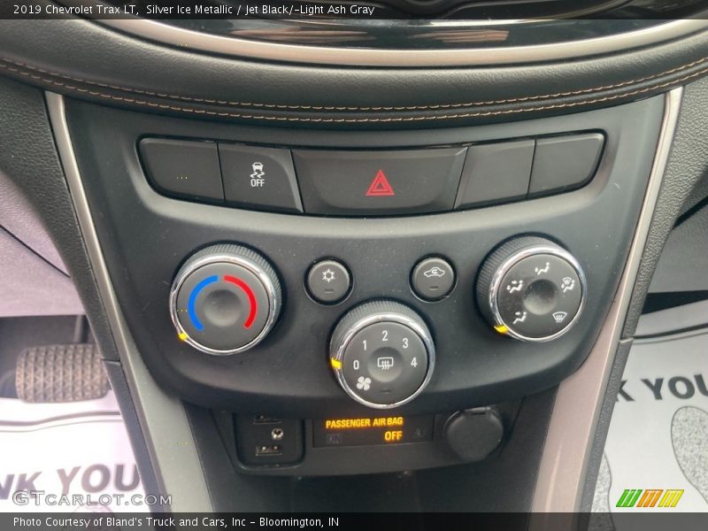 Silver Ice Metallic / Jet Black/­Light Ash Gray 2019 Chevrolet Trax LT