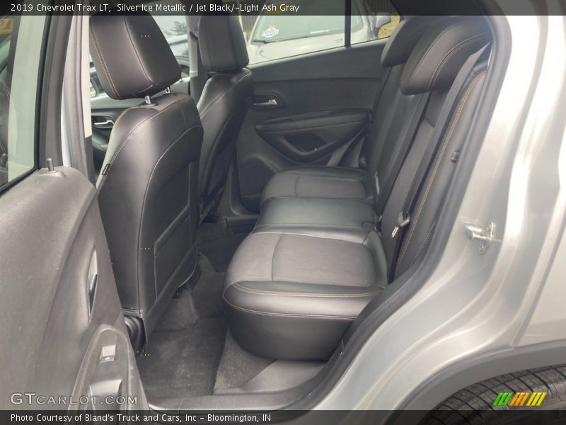 Silver Ice Metallic / Jet Black/­Light Ash Gray 2019 Chevrolet Trax LT