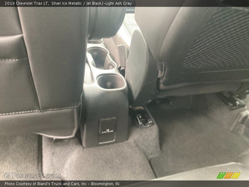 Silver Ice Metallic / Jet Black/­Light Ash Gray 2019 Chevrolet Trax LT