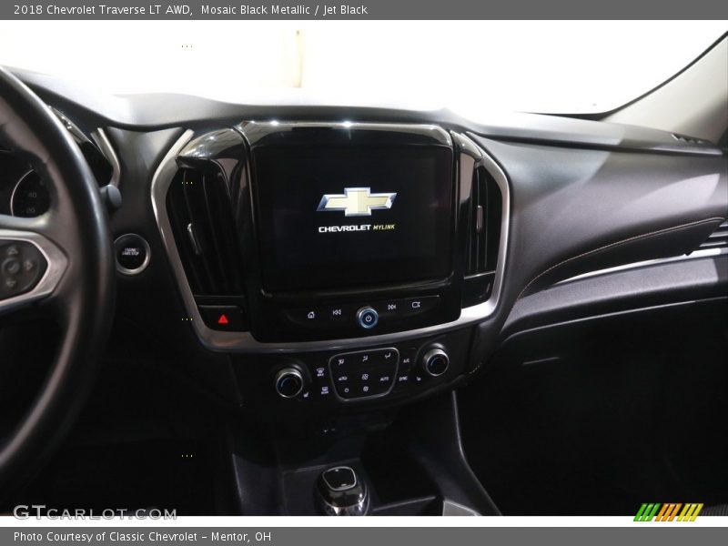Mosaic Black Metallic / Jet Black 2018 Chevrolet Traverse LT AWD