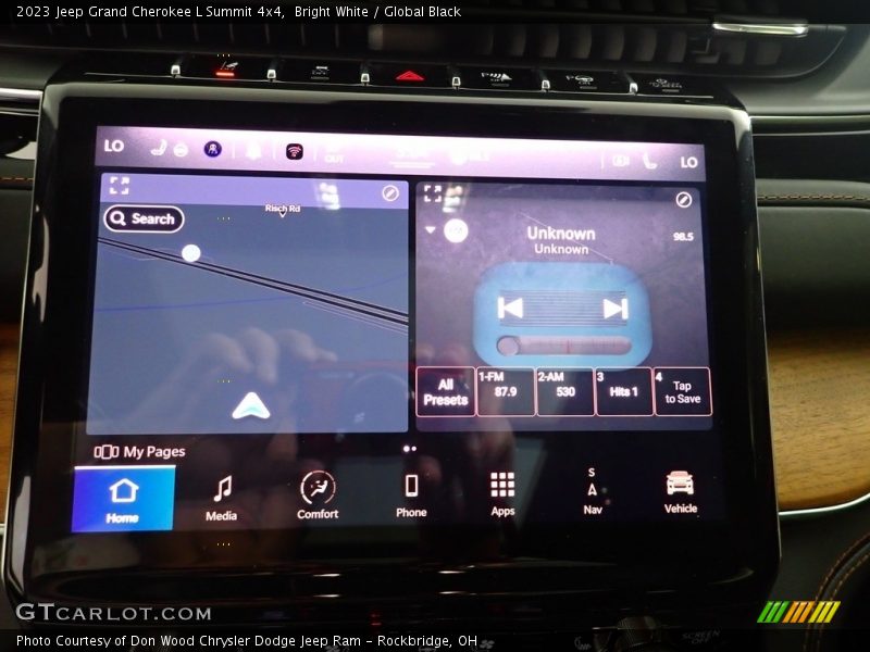 Bright White / Global Black 2023 Jeep Grand Cherokee L Summit 4x4