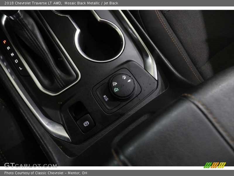 Mosaic Black Metallic / Jet Black 2018 Chevrolet Traverse LT AWD