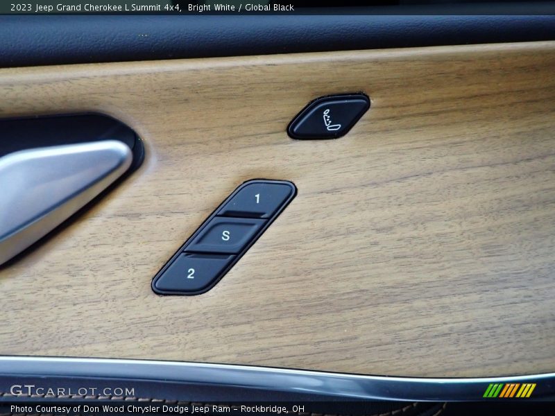 Bright White / Global Black 2023 Jeep Grand Cherokee L Summit 4x4