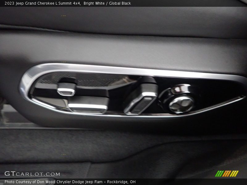 Bright White / Global Black 2023 Jeep Grand Cherokee L Summit 4x4