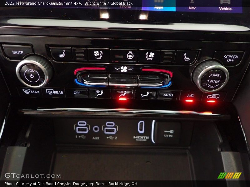 Bright White / Global Black 2023 Jeep Grand Cherokee L Summit 4x4