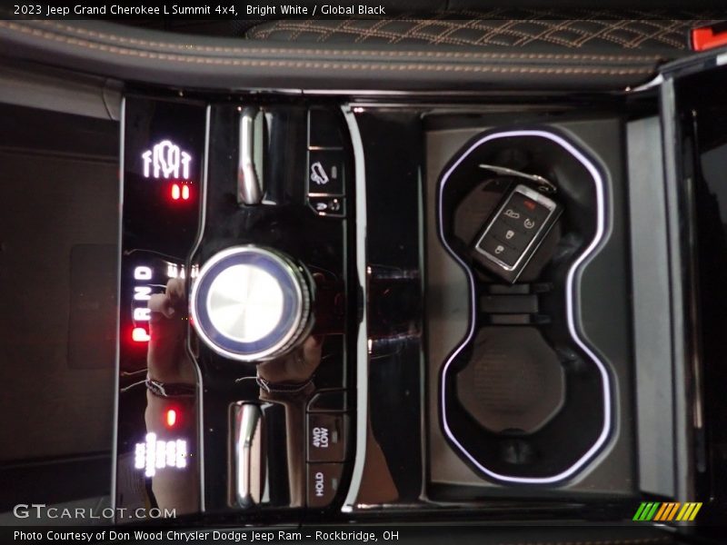 Bright White / Global Black 2023 Jeep Grand Cherokee L Summit 4x4