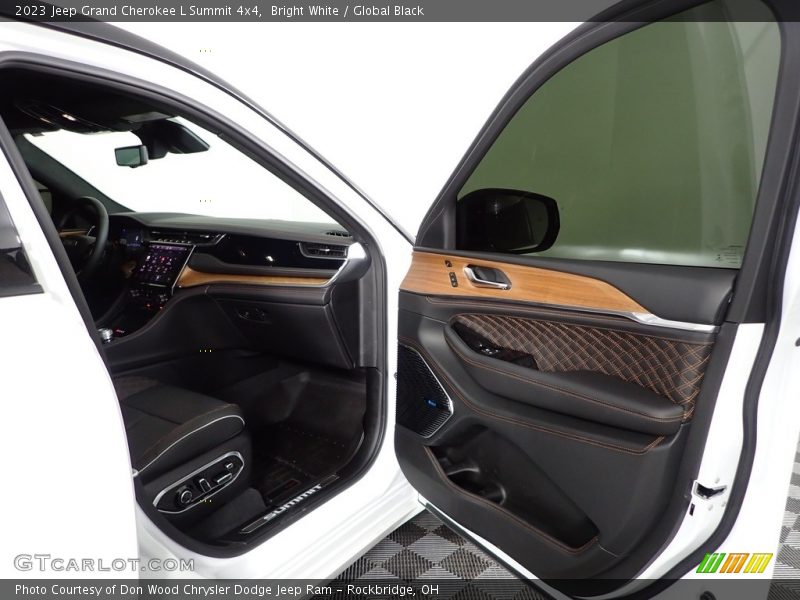 Bright White / Global Black 2023 Jeep Grand Cherokee L Summit 4x4