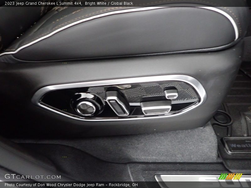 Bright White / Global Black 2023 Jeep Grand Cherokee L Summit 4x4