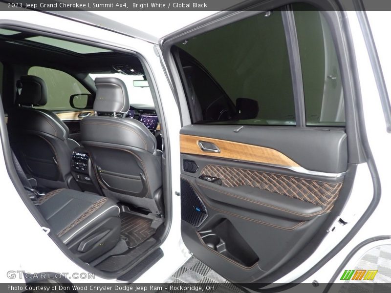 Bright White / Global Black 2023 Jeep Grand Cherokee L Summit 4x4
