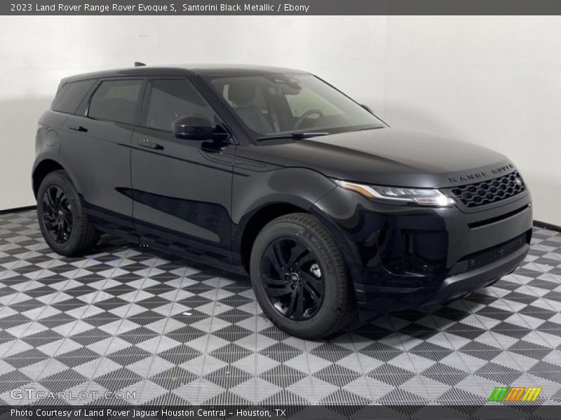 Front 3/4 View of 2023 Range Rover Evoque S