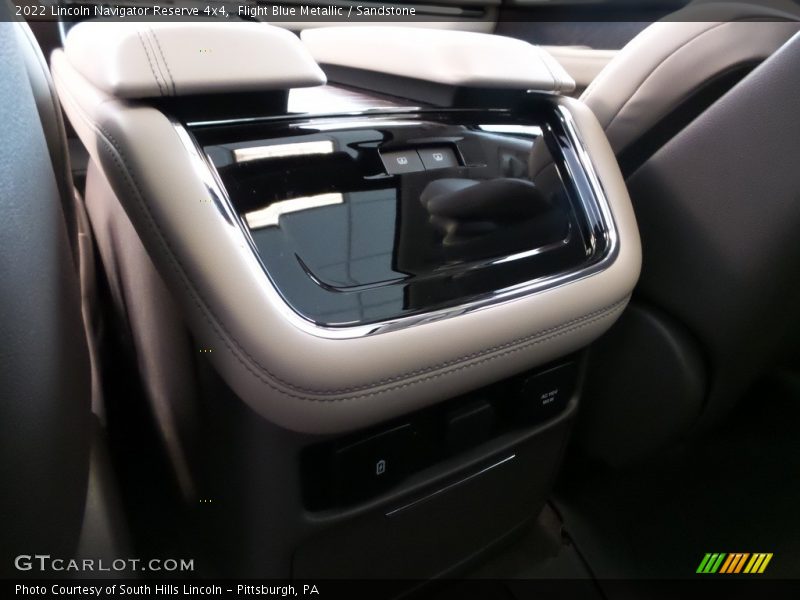 Flight Blue Metallic / Sandstone 2022 Lincoln Navigator Reserve 4x4