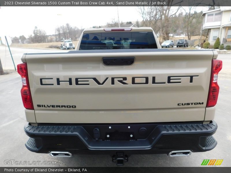 Sand Dune Metallic / Jet Black 2023 Chevrolet Silverado 1500 Custom Trail Boss Crew Cab 4x4