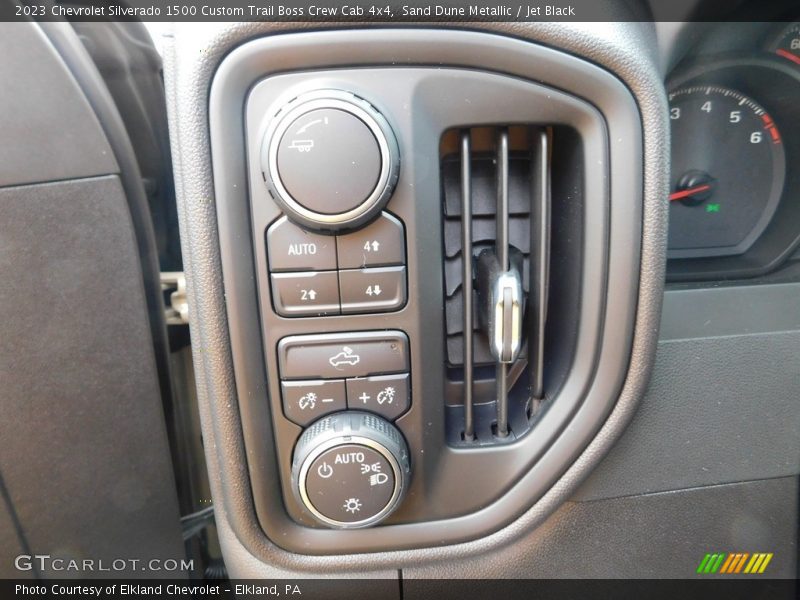 Sand Dune Metallic / Jet Black 2023 Chevrolet Silverado 1500 Custom Trail Boss Crew Cab 4x4