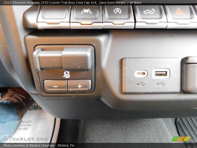 Sand Dune Metallic / Jet Black 2023 Chevrolet Silverado 1500 Custom Trail Boss Crew Cab 4x4