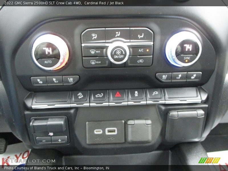 Cardinal Red / Jet Black 2022 GMC Sierra 2500HD SLT Crew Cab 4WD