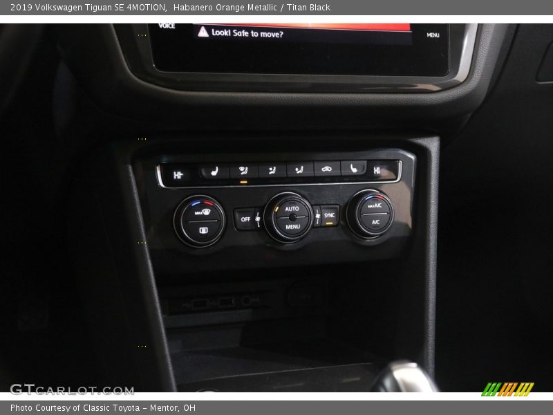 Habanero Orange Metallic / Titan Black 2019 Volkswagen Tiguan SE 4MOTION