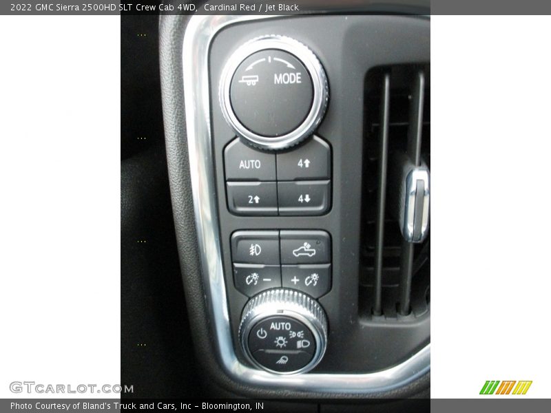 Cardinal Red / Jet Black 2022 GMC Sierra 2500HD SLT Crew Cab 4WD