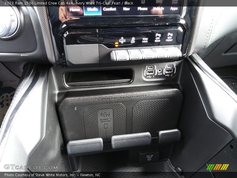 Ivory White Tri-Coat Pearl / Black 2023 Ram 1500 Limited Crew Cab 4x4