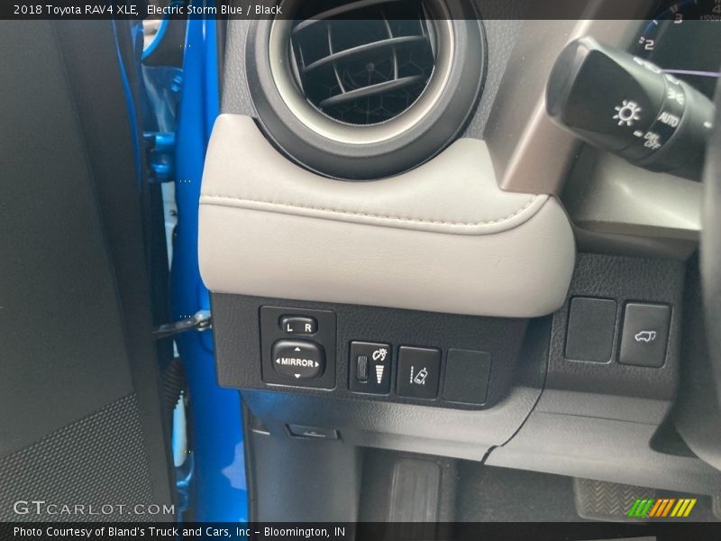 Electric Storm Blue / Black 2018 Toyota RAV4 XLE