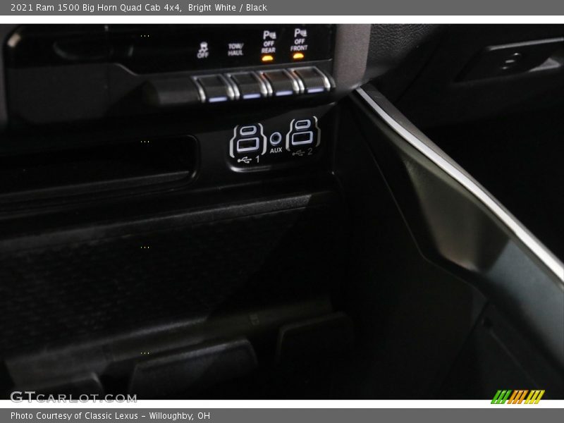 Bright White / Black 2021 Ram 1500 Big Horn Quad Cab 4x4