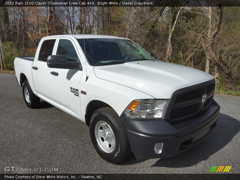 Front 3/4 View of 2023 1500 Classic Tradesman Crew Cab 4x4