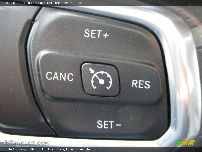 Bright White / Black 2021 Jeep Gladiator Mojave 4x4
