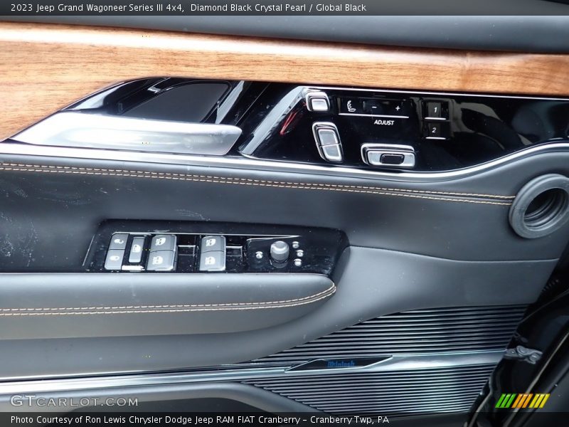 Diamond Black Crystal Pearl / Global Black 2023 Jeep Grand Wagoneer Series III 4x4