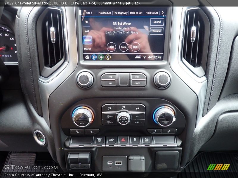 Summit White / Jet Black 2022 Chevrolet Silverado 2500HD LT Crew Cab 4x4