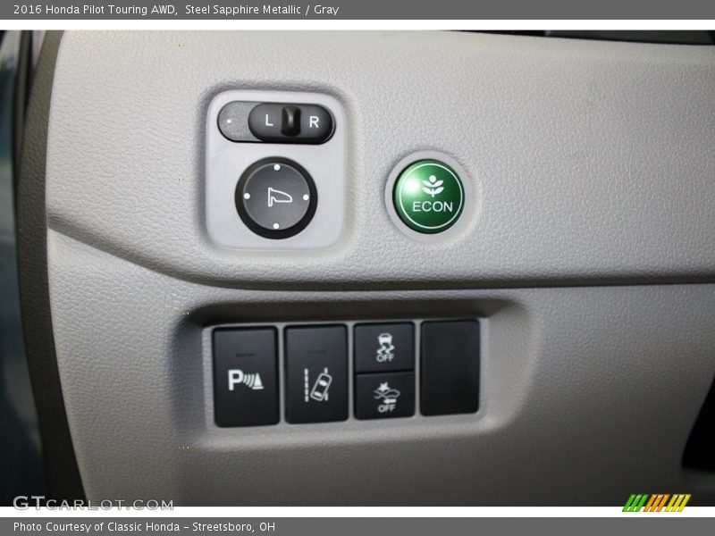 Controls of 2016 Pilot Touring AWD