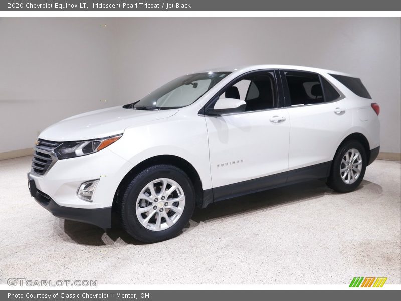 Front 3/4 View of 2020 Equinox LT