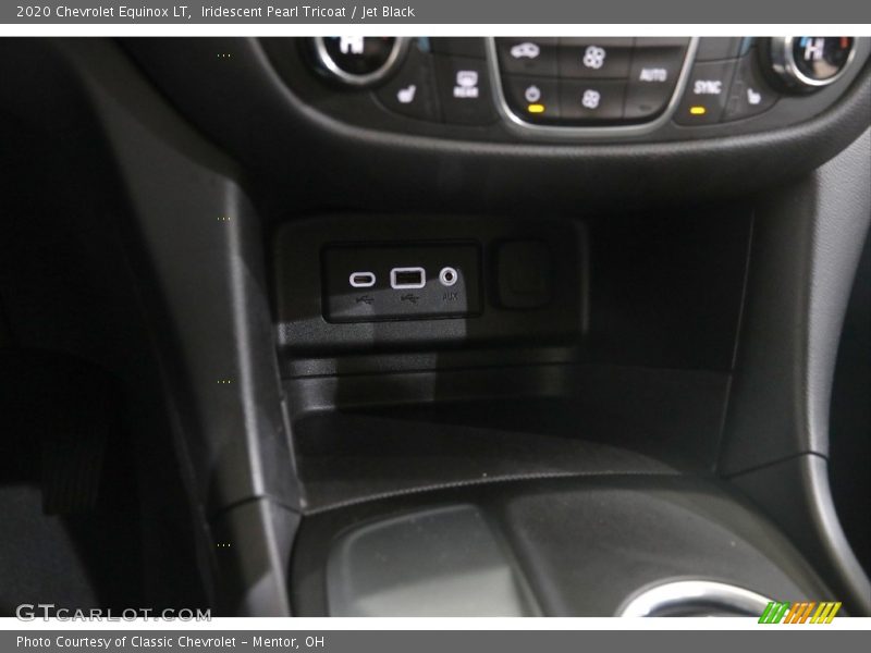 Iridescent Pearl Tricoat / Jet Black 2020 Chevrolet Equinox LT