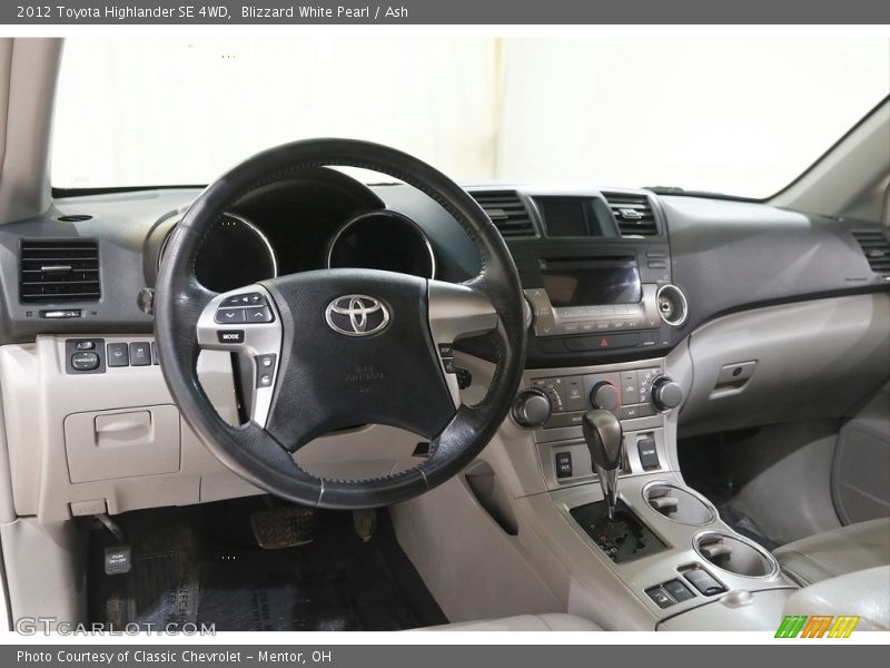Blizzard White Pearl / Ash 2012 Toyota Highlander SE 4WD