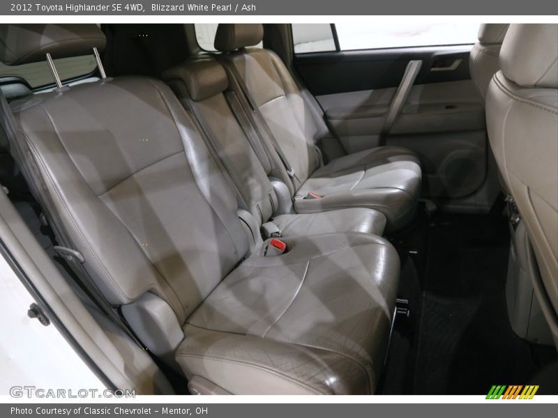 Blizzard White Pearl / Ash 2012 Toyota Highlander SE 4WD