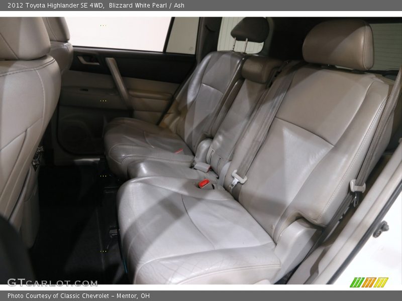Blizzard White Pearl / Ash 2012 Toyota Highlander SE 4WD
