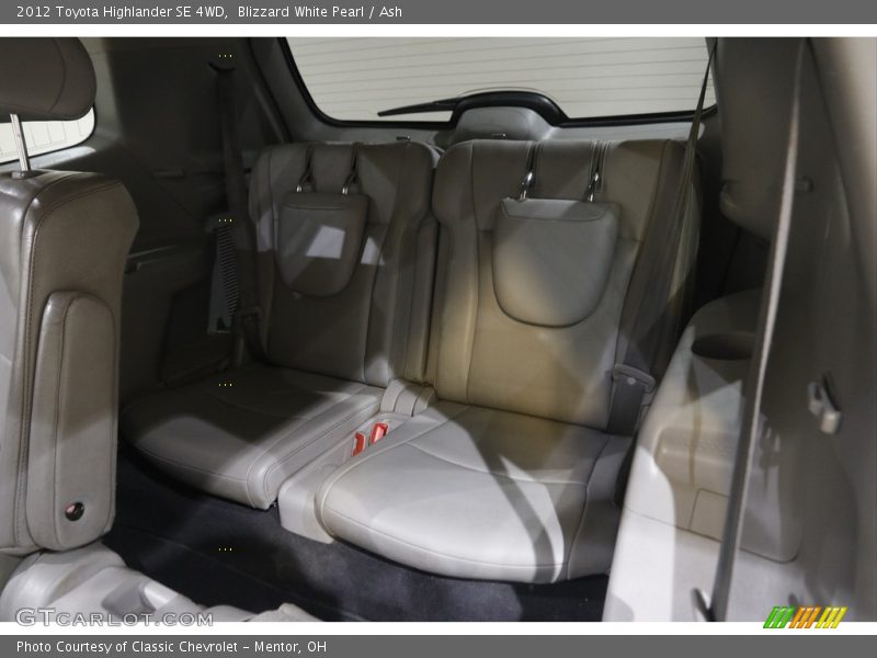Blizzard White Pearl / Ash 2012 Toyota Highlander SE 4WD