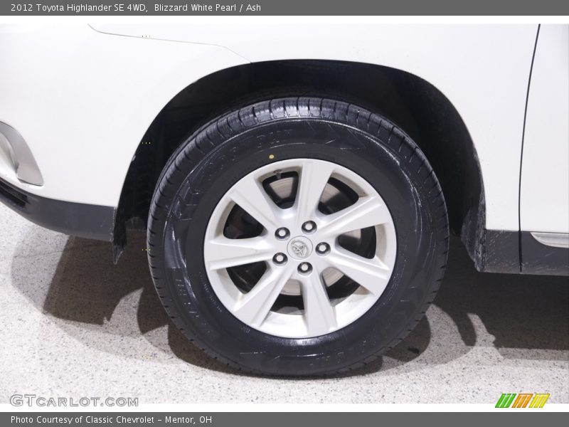 Blizzard White Pearl / Ash 2012 Toyota Highlander SE 4WD