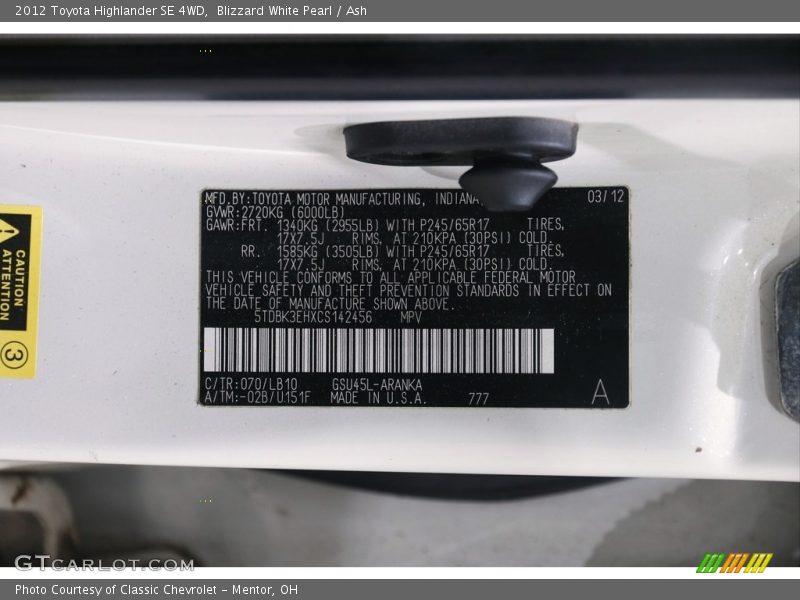 Blizzard White Pearl / Ash 2012 Toyota Highlander SE 4WD
