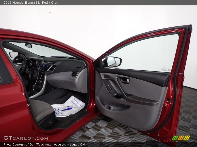 Red / Gray 2016 Hyundai Elantra SE