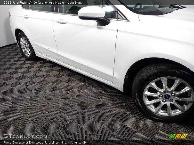 Oxford White / Medium Light Stone 2018 Ford Fusion S