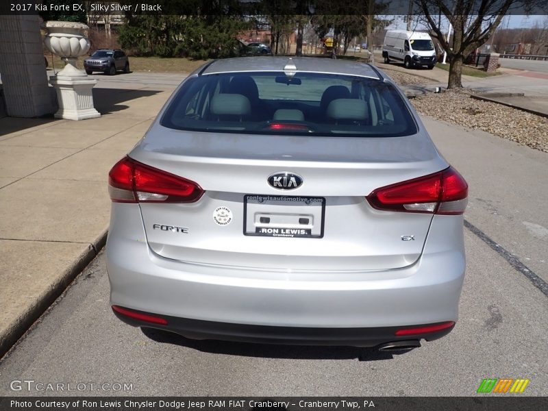 Silky Silver / Black 2017 Kia Forte EX