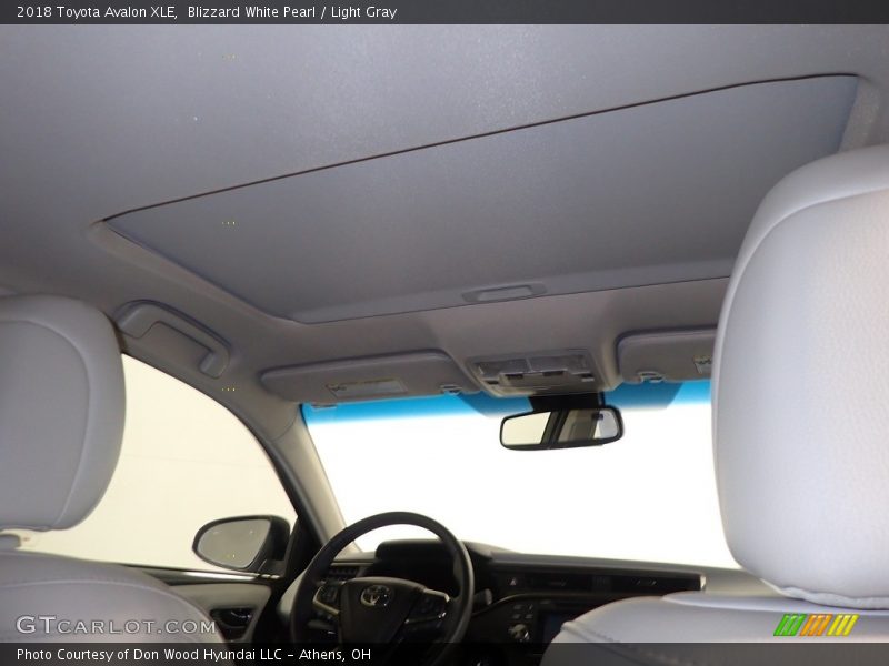 Blizzard White Pearl / Light Gray 2018 Toyota Avalon XLE