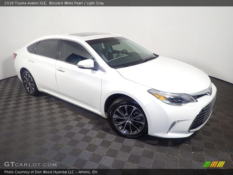 Blizzard White Pearl / Light Gray 2018 Toyota Avalon XLE