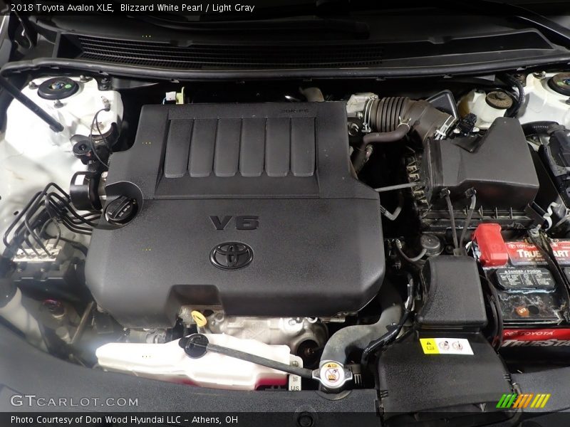 Blizzard White Pearl / Light Gray 2018 Toyota Avalon XLE
