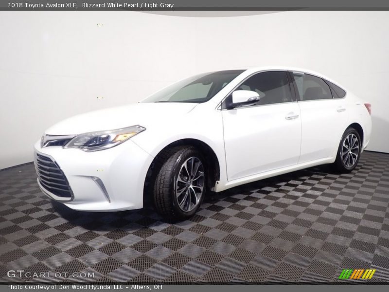 Blizzard White Pearl / Light Gray 2018 Toyota Avalon XLE