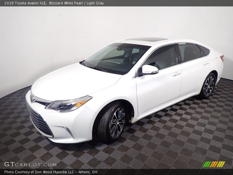Blizzard White Pearl / Light Gray 2018 Toyota Avalon XLE