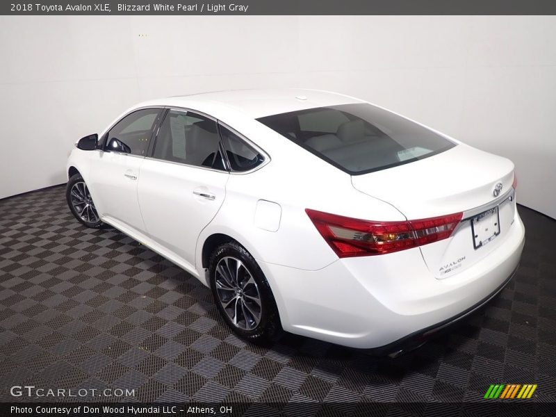 Blizzard White Pearl / Light Gray 2018 Toyota Avalon XLE