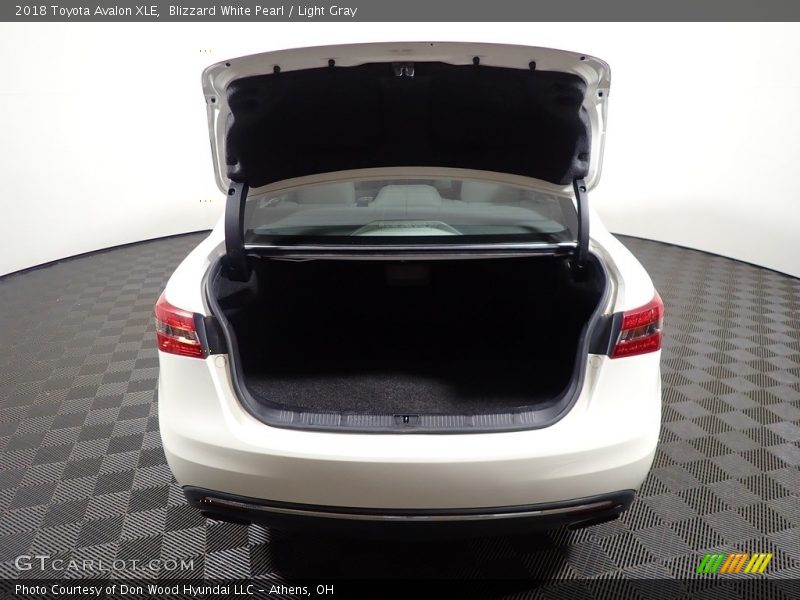 Blizzard White Pearl / Light Gray 2018 Toyota Avalon XLE