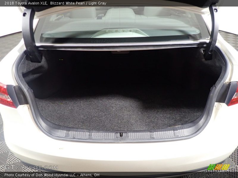 Blizzard White Pearl / Light Gray 2018 Toyota Avalon XLE