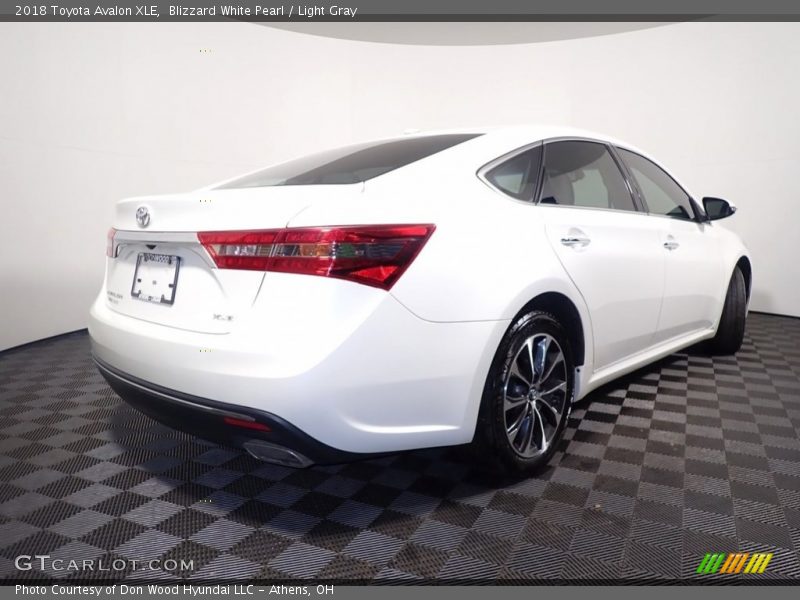 Blizzard White Pearl / Light Gray 2018 Toyota Avalon XLE